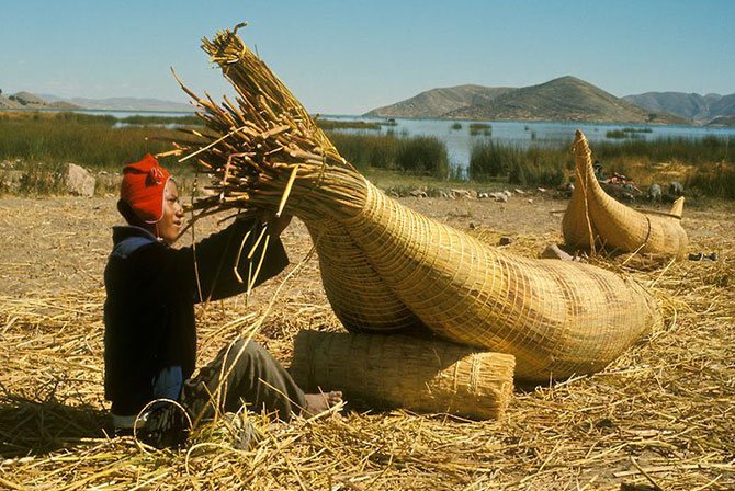 Totora Reed Boat Building on Suriqui Island Totora Reed Boat Building on Suriqui Island